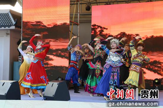 舞蹈《同心共筑中国梦》