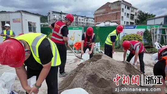 浙江莲都,工地筑牢安全防线。莲都区融媒体中心供图 浙江莲都,工地筑牢安全防线。莲都区融媒体中心供图