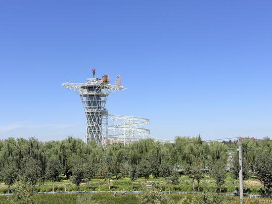 游客可以在景区内体验高空漂流、高空蹦极等游玩项目。胡杨网记者 李雨浪 摄