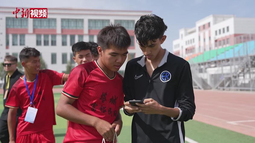 中美青少年足球友谊赛在乌鲁木齐完赛
