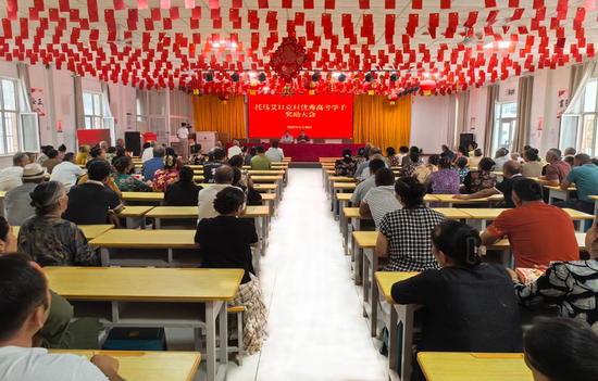 高考学子奖励大会。
