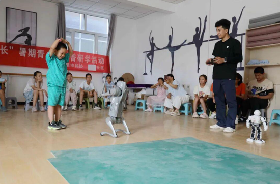 图为活动现场。 图为活动现场。