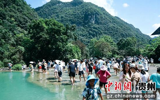 翠谷瀑布泼水季活动