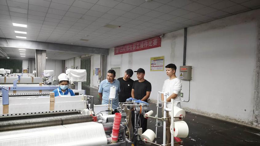 尉犁县兴平镇开展企业送岗服务 助力群众就地就近就业