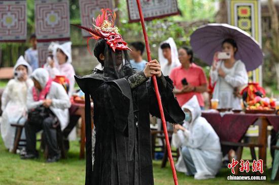 8月14日,实景秀《筑水欢歌》演出现场。 中新社记者 瞿宏伦 摄 8月14日,实景秀《筑水欢歌》演出现场。 中新社记者 瞿宏伦 摄