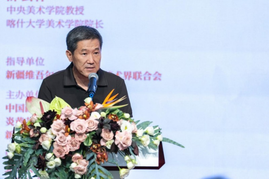 中国美术家协会副主席、新疆美术家协会主席郐振明先生。