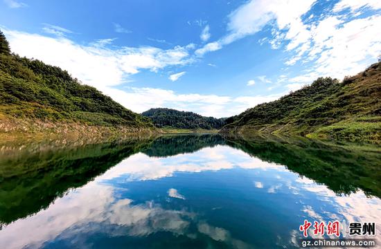黔西市五里乡六冲河洪家渡水库一角。