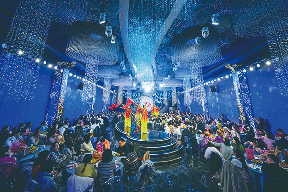 克拉玛依市创驰餐饮管理公司打造不同样式的会客大厅，保障企业团建、年会联欢、文艺汇演等集体活动顺利开展。克拉玛依融媒记者 闵勇 摄