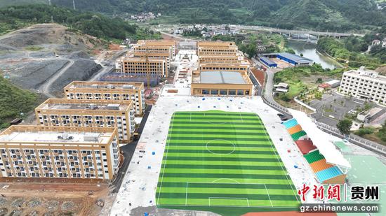 岑巩一中新校区全景。