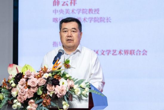 新疆维吾尔自治区文联党组书记邓选斌先生。