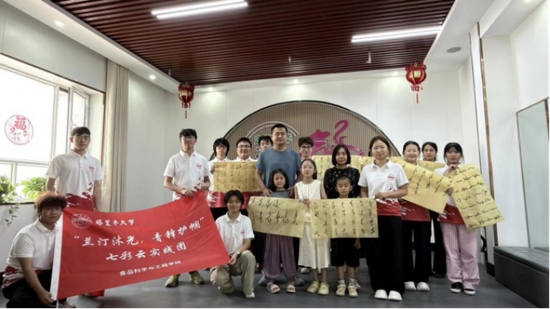 为集体合影留念。唐思宇供图