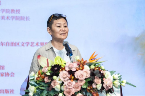 北京黄胄美术基金会理事长、黄胄先生女儿梁缨女士。