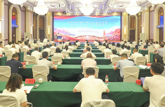 8月14日，2026年“加快民族地区现代化建设步伐 推进中华民族共同体建设”学术研讨会在哈密召开。哈密市融媒体中心记者 普拉提摄5