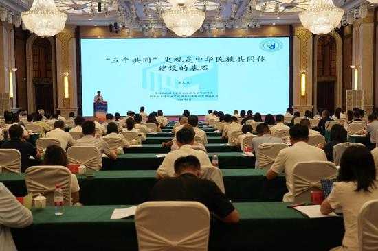 主旨发言环节。哈密市融媒体中心记者 仲银堂摄