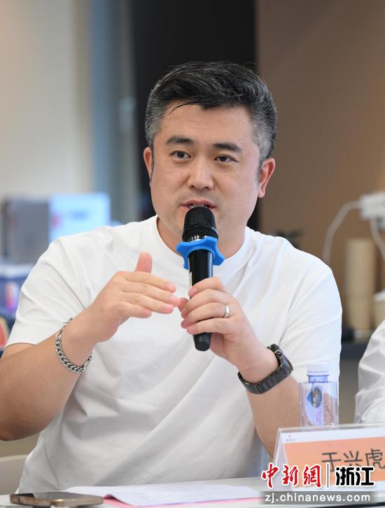 图为：宁波智能装备研究院执行院长、总经理于兴虎发言。中新社记者 王刚 摄