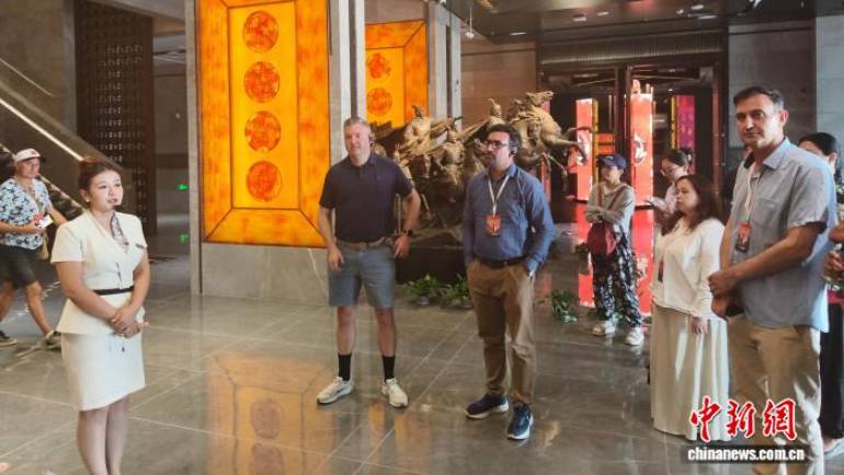 循着丝路印记 海外高校教师参访新疆西域都护府博物馆