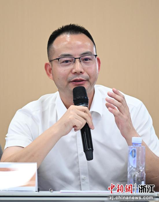 图为：中国人寿寿险浙江省分公司资产运营与管理部总经理邵颖发言。中新社记者 王刚 摄