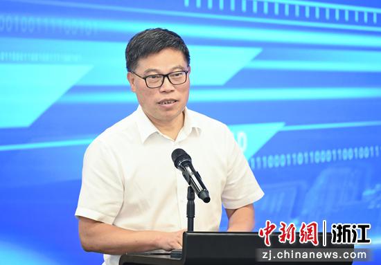 图为：浙江省发展规划研究院党组成员、副院长兰建平进行分享。中新社记者 王刚 摄
