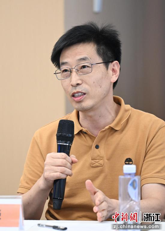  图为：杭州星月投资管理有限公司总裁朱文晓发言。中新社记者 王刚 摄