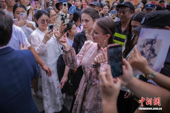 天津：“俄罗斯制造”节庆集市启幕 俄式风情解锁夏日消费新场景