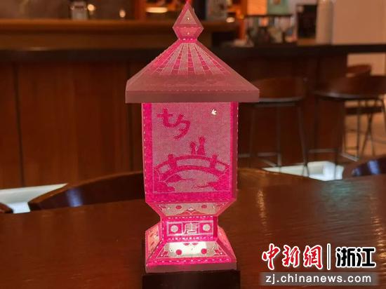 浙江省非物质文化遗产馆推出的“花灯手作”作品。(资料图,浙江省非物质文化遗产馆供图) 浙江省非物质文化遗产馆推出的“花灯手作”作品。(资料图,浙江省非物质文化遗产馆供图)