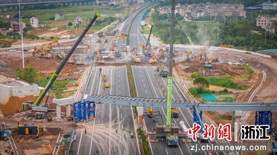 甬金改扩建金华段集约化施工现场。浙江交通集团 供图 甬金改扩建金华段集约化施工现场。浙江交通集团 供图