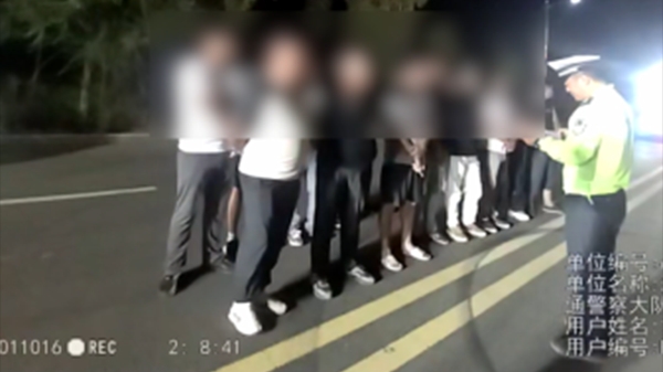 新疆：民辅警整治飙车炸街，30名涉案人员落网