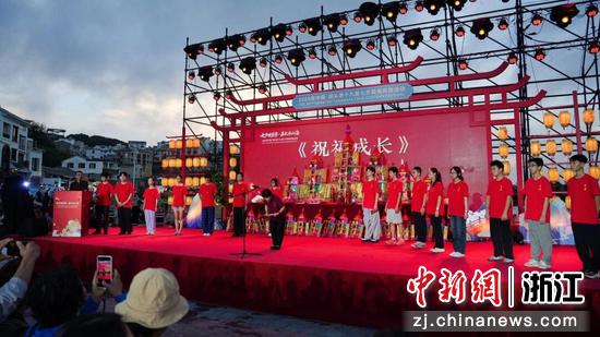 洞头七夕“做十六”成人礼。 主办方 供图 洞头七夕“做十六”成人礼。 主办方 供图