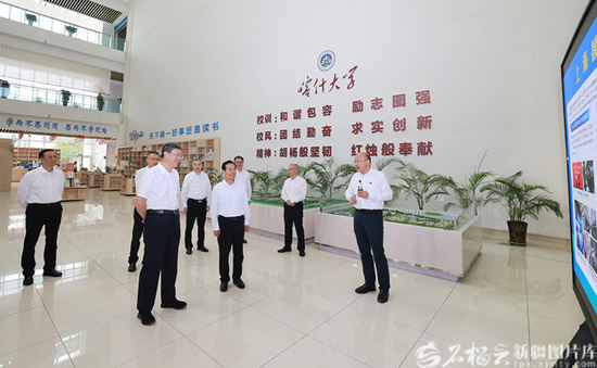 8月20日，上海市委书记陈吉宁，自治区党委书记、兵团党委第一书记、第一政委陈小江在喀什大学新泉校区调研教育援疆工作。天山网-新疆日报记者 崔志坚摄