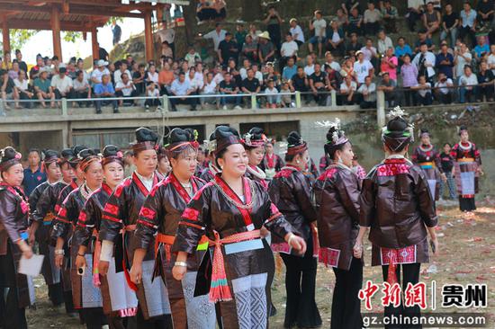 吃新节活动现场。万文杰 摄