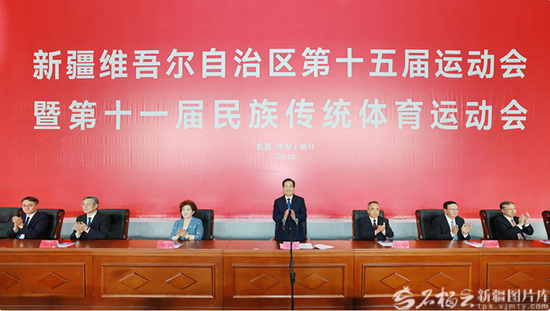 8月21日晚，自治区第十五届运动会暨第十一届民族传统体育运动会在伊宁开幕。自治区党委书记陈小江出席开幕式并宣布运动会开幕。天山网-新疆日报记者 崔志坚摄