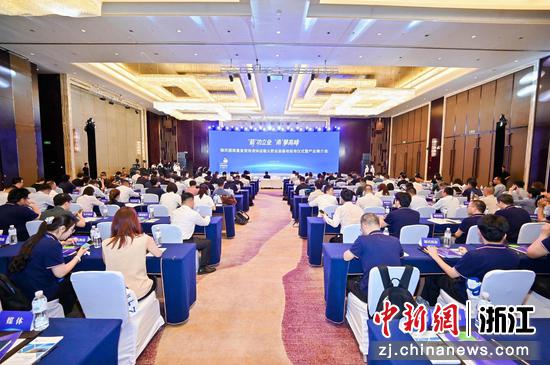 近日,御风图南重复使用液体运载火箭总装基地投用仪式暨产业推介会现场。北仑区委宣传部供图 近日,御风图南重复使用液体运载火箭总装基地投用仪式暨产业推介会现场。北仑区委宣传部供图