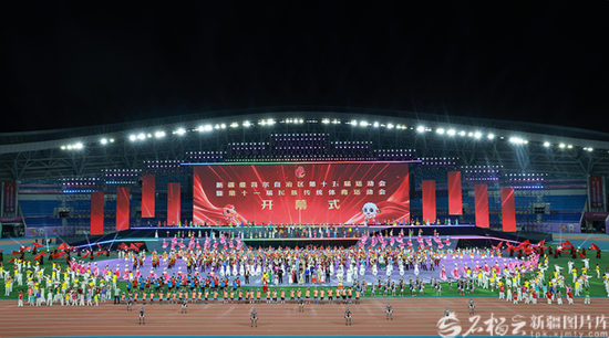 8月21日晚，自治区第十五届运动会暨第十一届民族传统体育运动会在伊宁开幕。天山网-新疆日报记者 崔志坚摄e