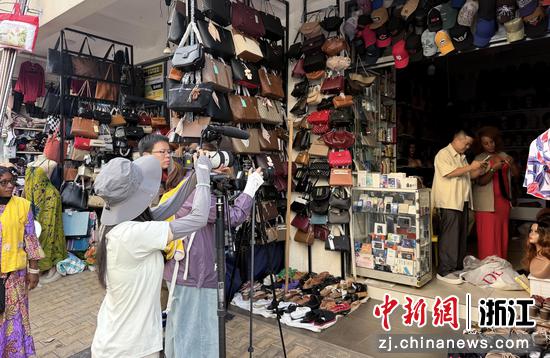 近日,浙江大学“致远”实践团走进卢旺达、博茨瓦纳开展跨国田野调查。(浙江大学供图) 近日,浙江大学“致远”实践团走进卢旺达、博茨瓦纳开展跨国田野调查。(浙江大学供图)