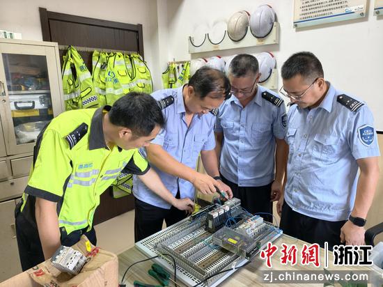 大师工作室开㞡技术研讨。台州管理中心&nbsp;供图