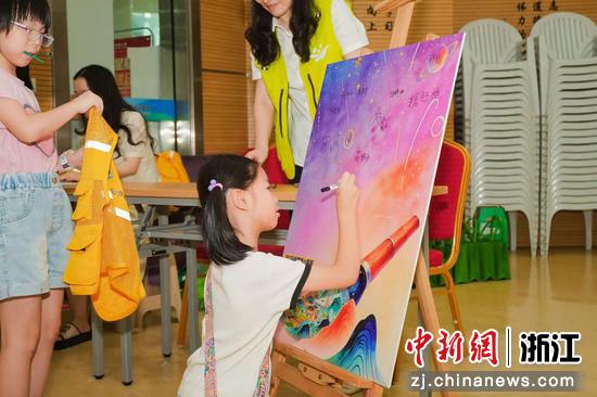 近日，国寿小画家美育工坊台州站现场。（主办方供图）