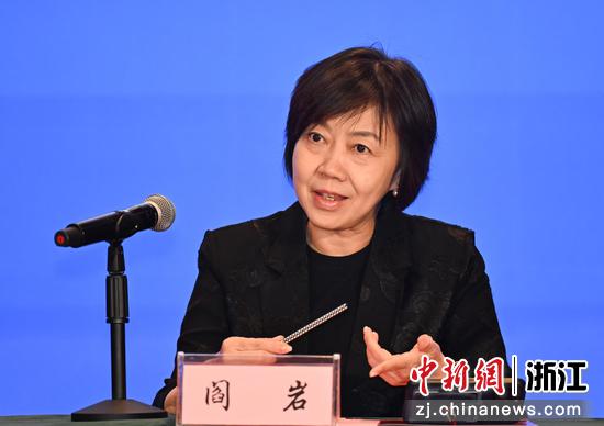 　　
图为：国际纺织制造商联合会副主席、中国纺织工业联合会副会长阎岩答记者问。中新社记者 王刚 摄