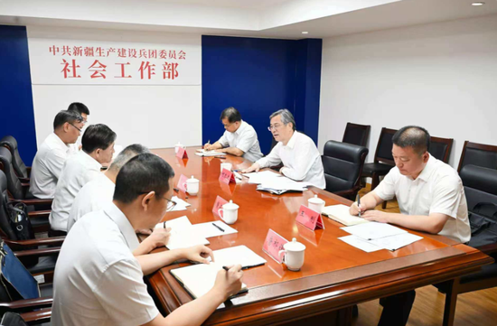 8月25日,自治区党委副书记、兵团党委书记、政委何忠友在兵团党委社会工作部调研。兵团日报全媒体记者 张鑫 摄 8月25日,自治区党委副书记、兵团党委书记、政委何忠友在兵团党委社会工作部调研。兵团日报全媒体记者 张鑫 摄
