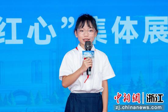 图为：红领巾讲解员开讲。中新社记者 王刚 摄