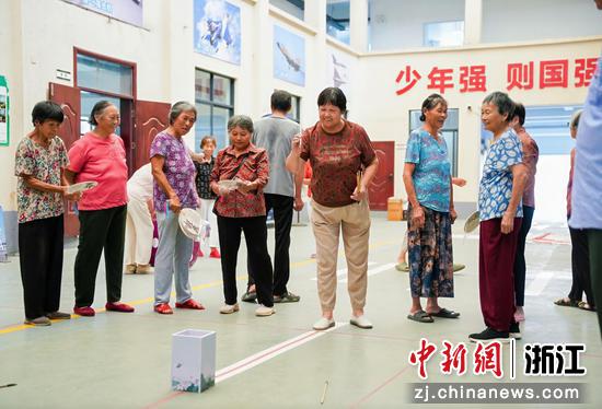 民众在安置点内互动。金华开发区&nbsp;供图