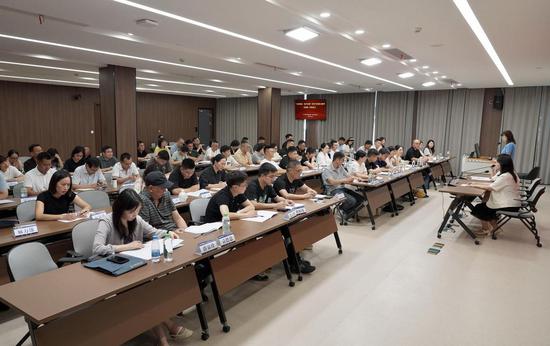 在“为村代言·5分钟推介”环节，村社书记晒家底、析不足、谈规划，充分展现了宁海村社干部真抓实干的风采。
