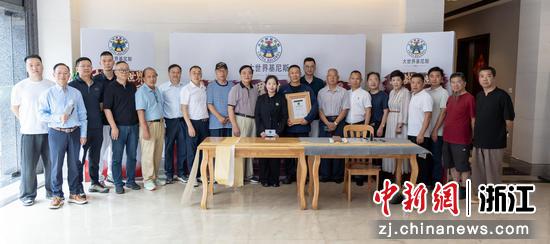 近日，浙江台州籍书法家5分27秒连笔书写破纪录。主办方&nbsp;供图