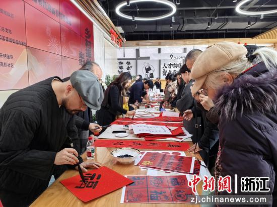 2026年2月，以“乡村振兴·画说银湖”为主题的文化惠民活动在杭州市富阳区银湖街道高桥社区举办。（杭州民进供图）