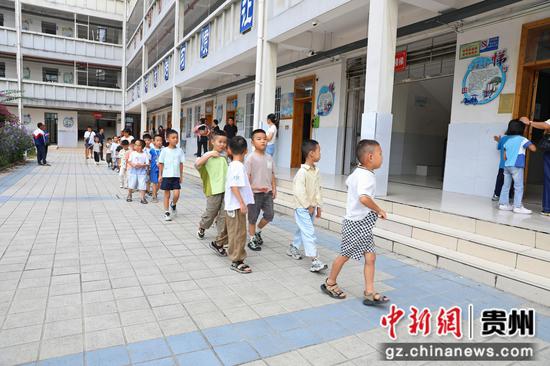 贵州省剑河县刚入学的一年级新生。剑河县融媒体中心供图