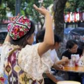新疆娃娃的河南话，咋就“可中”了？