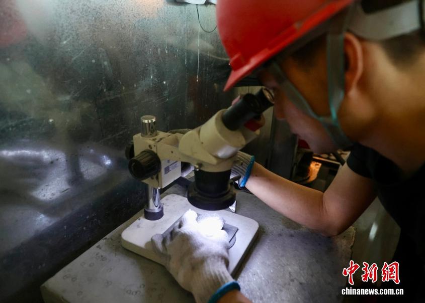 从工业金刚石到培育钻石 走进新疆首条金刚石生产线