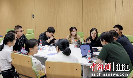 工行助力团导师作路演项目辅导。&nbsp;工行浙江省分行&nbsp;供图