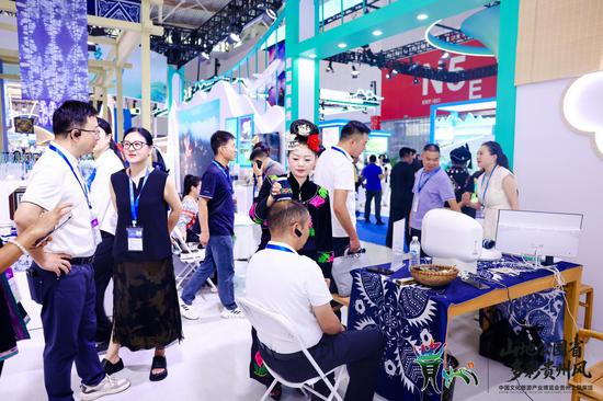 图为贵州馆展区现场。(主办方供图) 图为贵州馆展区现场。(主办方供图)