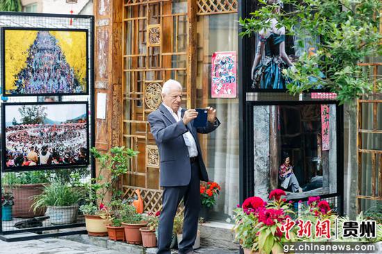 资料图:2025多彩贵州·第十八届中国原生态国际摄影大展展览现场。瞿宏伦 摄 资料图:2025多彩贵州·第十八届中国原生态国际摄影大展展览现场。瞿宏伦 摄