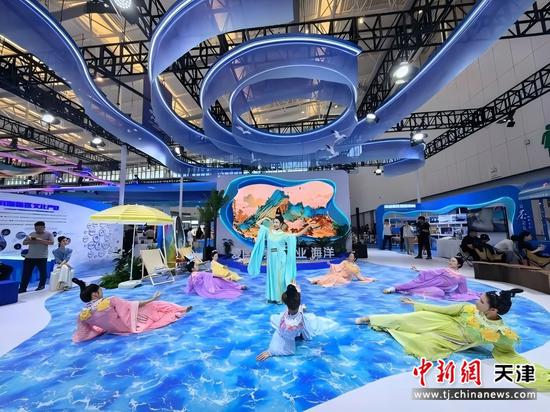 图为“向海乐活”主题展现场。(天津市滨海新区供图) 图为“向海乐活”主题展现场。(天津市滨海新区供图)